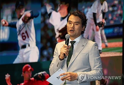 Buying stake in MLB team 'dream come true' for former pitcher Park Chan-ho