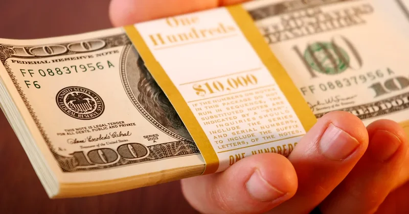 $10,000 1-year CD vs. $10,000 high-yield savings account: Which will earn more interest?