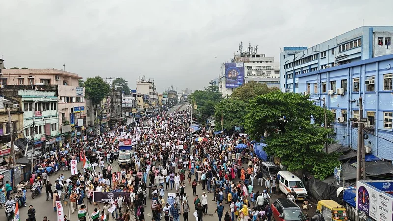 Violence erupts as police, protesters clash at CJP-Left students’ rally in Kolkata