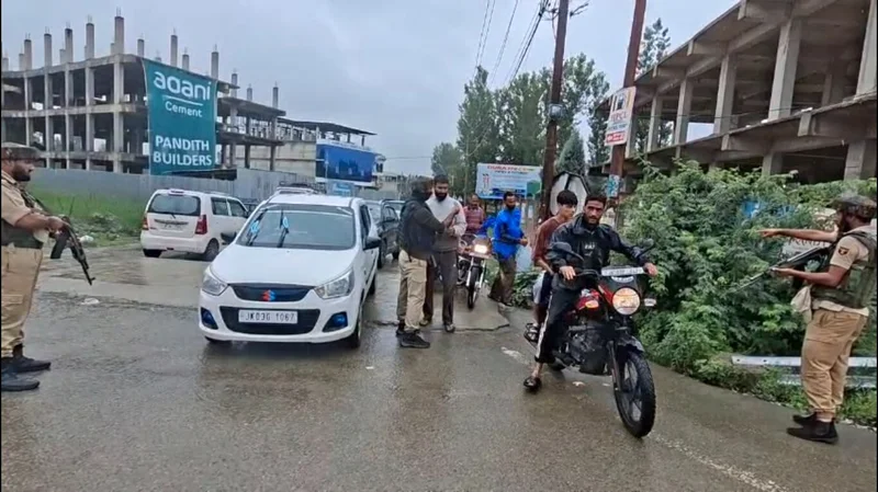 Cop, on patrolling duty, shot dead in J&K's Anantnag; sources say vehicle-borne terrorist opened fire
