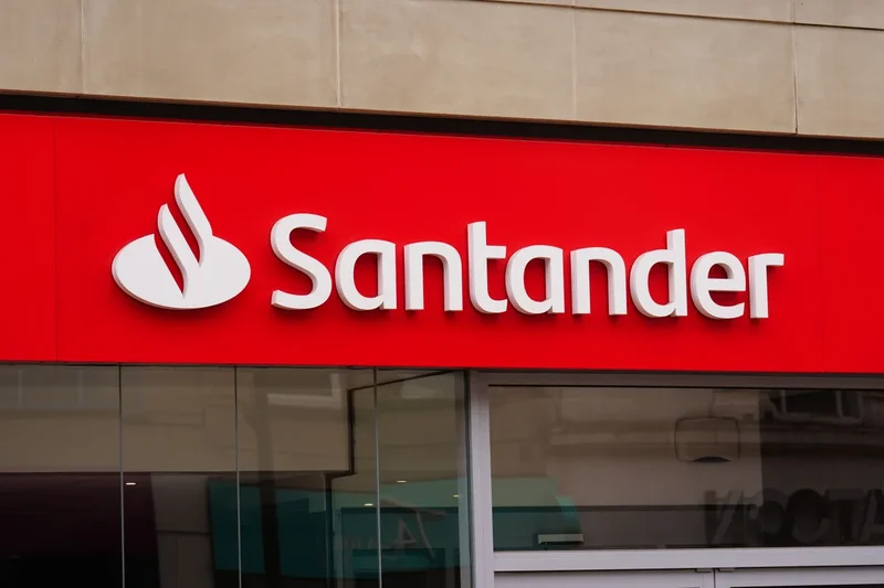 Santander vows not to shut more branches before 2028