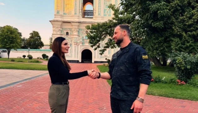 Khmarа explains to Loomer how Ukraine’s and Russia’s long-range strikes differ