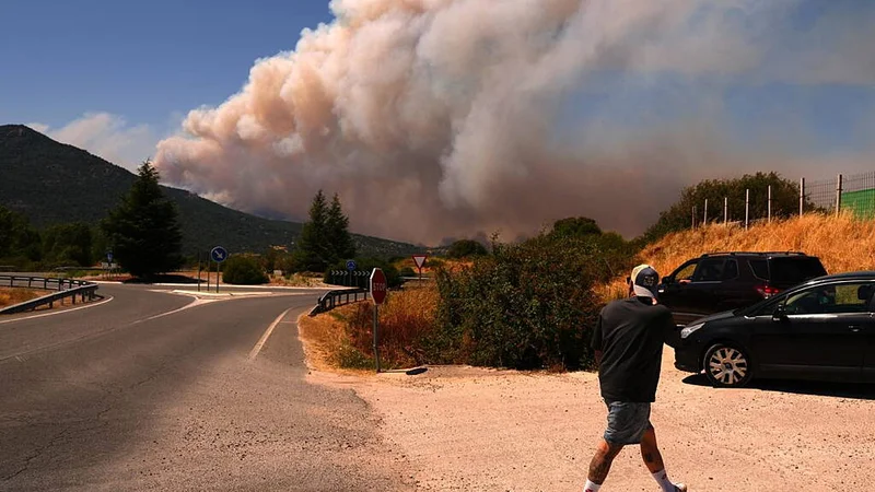 Quarter of a million people flee homes in France and Spain as wildfires burn