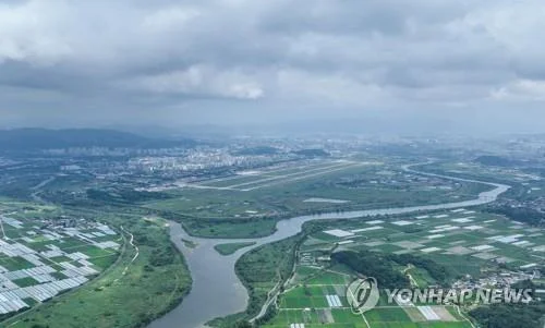 Gov't mulls easing 52-hour workweek rule for Gwangju's semiconductor cluster
