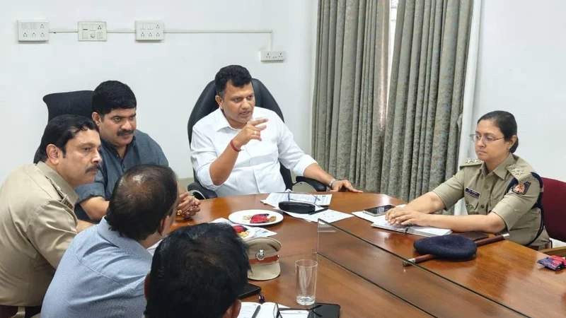 Capt. Chowta seeks action against hospitals refusing to admit and treat accident victims under PM-RAHAT scheme