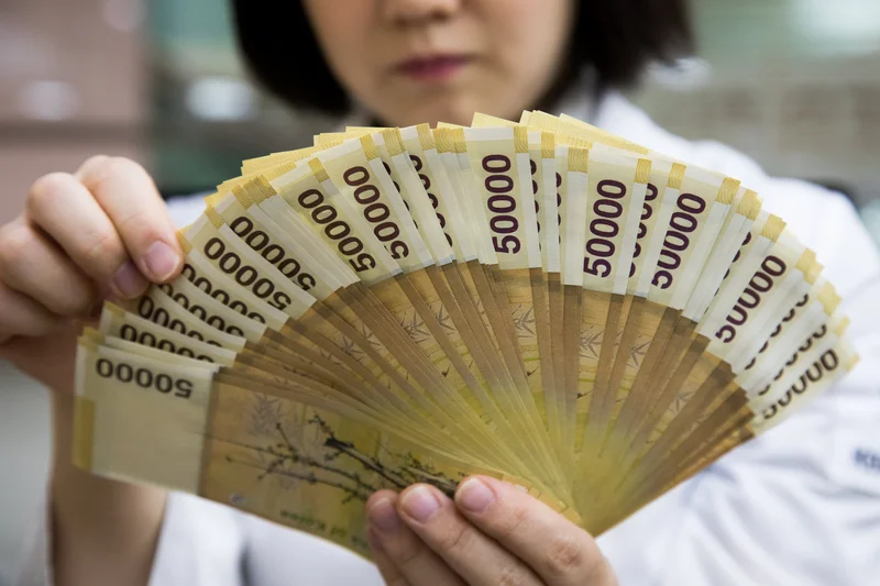 Goldman Sachs lists Asian currencies riding the AI boom