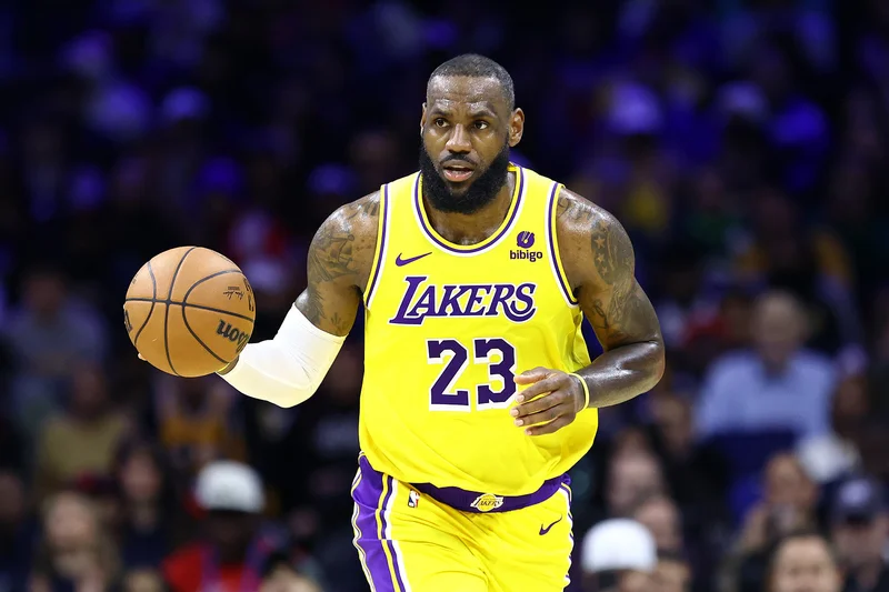 LeBron James signs with Philadelphia 76ers