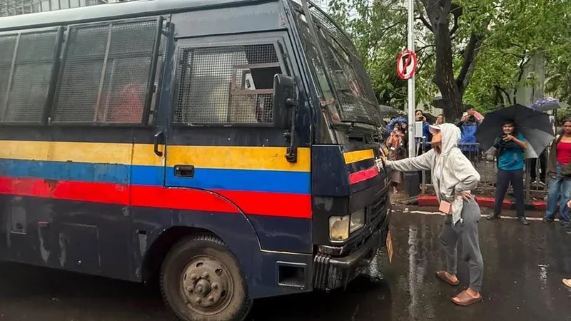 Woman who blocked police van during Mumbai protest alleges trolling