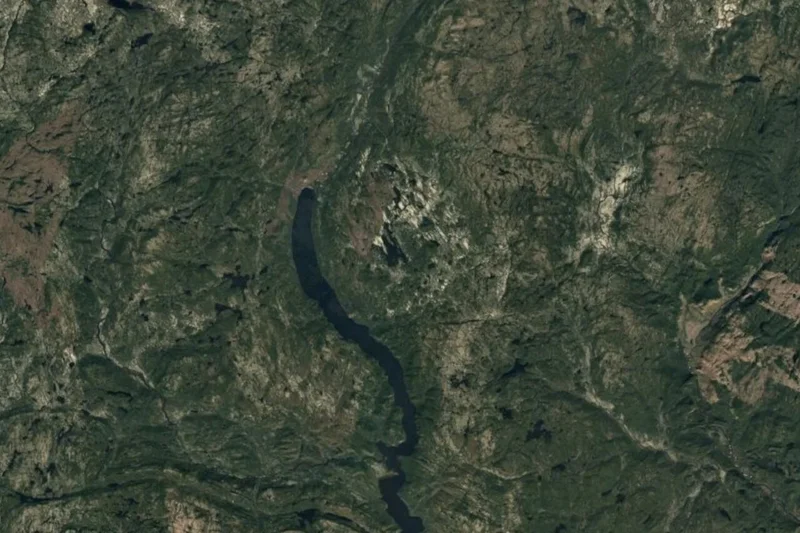 Amateur Astronomer Discovers Ancient Meteorite Impact Using Google Maps