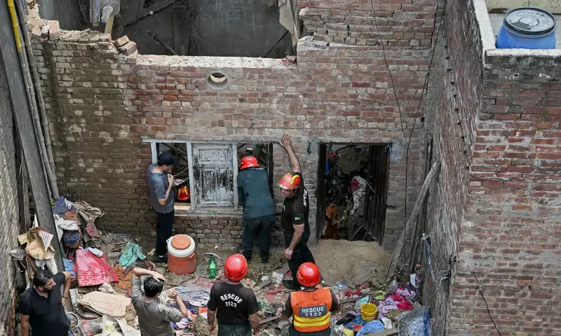 11 killed, 6 injured as three-storey building collapses in Lahore's Harbanspura