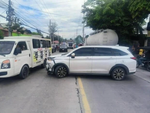 Father, son hurt in San Fernando, Cebu, 3-vehicle collision