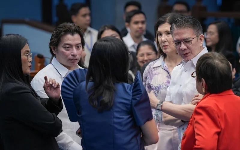 Prosecutors back alternating with Duterte defense in new per-article trial