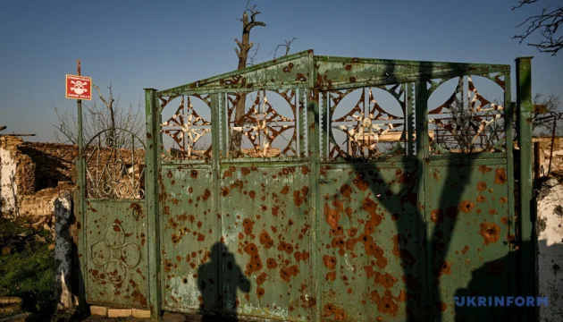 Russian guided bombs strike central Kherson, injuring five