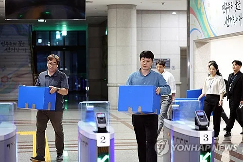 2 election officials booked over ballot shortages in local elections