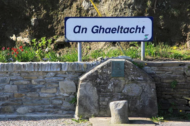 Cad atá i ndán don Ghaeilge mura bhfuil tithíocht ar fáil sa Ghaeltacht?