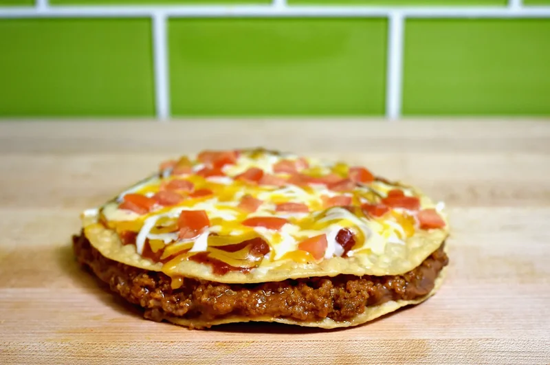 Taco Bell’s quick action on removing lettuce, $1 Mexican Pizza special work to win over diners, investors
