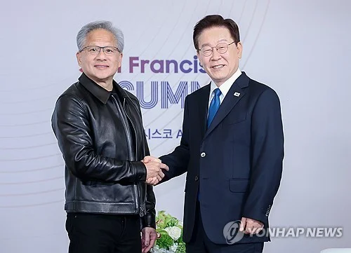 (LEAD) Nvidia chief pledges massive investment, cooperation with S. Korea in meeting with Lee