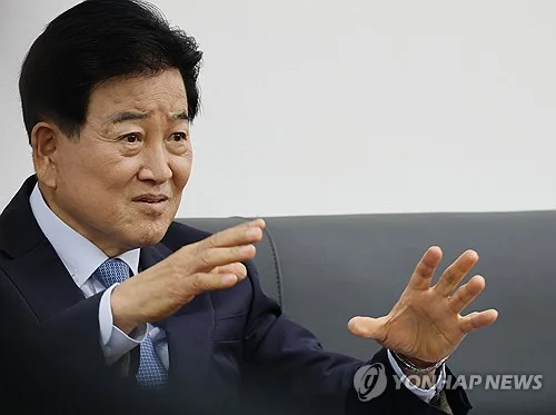 Unification minister says policy on N. Korea has shifted to peace-first approach