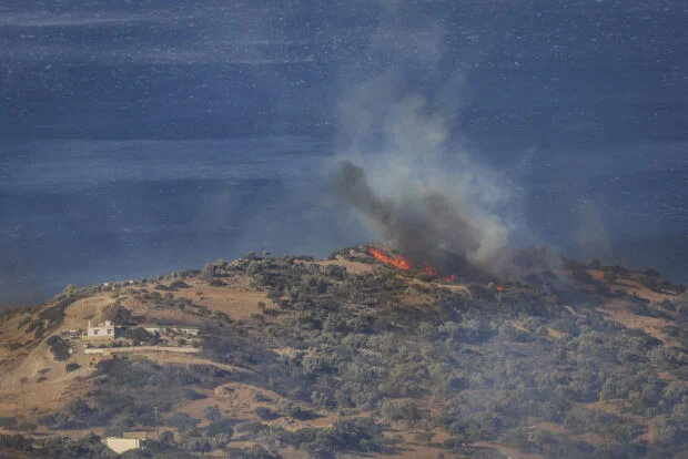 Firefighters battle to contain deadly Crete blaze in Greece