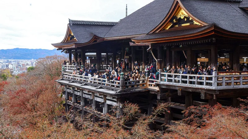 Kyoto Tourists Top 60 Million for First Time in 2025