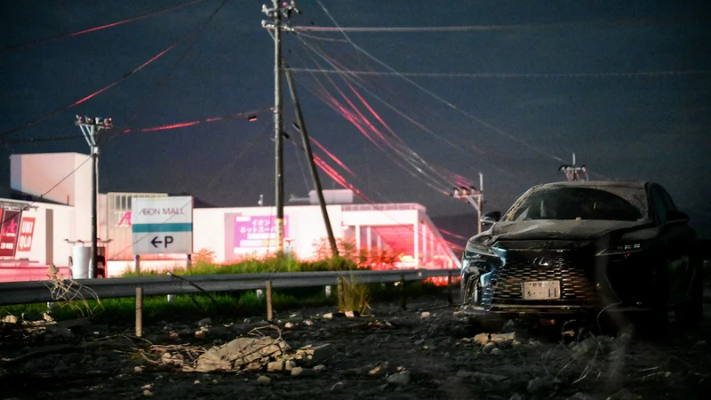 6.8 earthquake traps shoppers as mall collapses in Japan —‬ here's why the seismic event was unusual