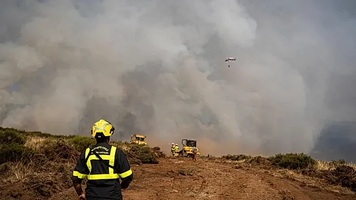 Aerial footage reveals the scale of Spain’s La Mierla wildfire