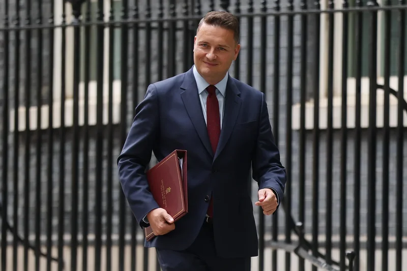 Streeting and Mahmood apologise for joke about early prisoner release caught on hot mic