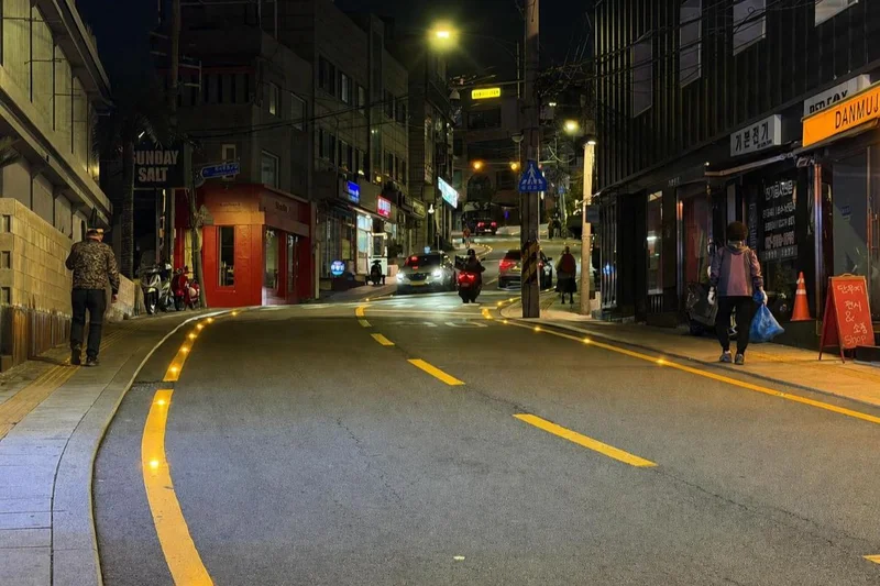 Solar-lit streets protect pedestrians at night in Seoul's Gyeongridan