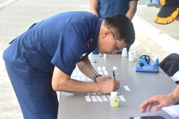 Caraga police chief undergoes drug testing