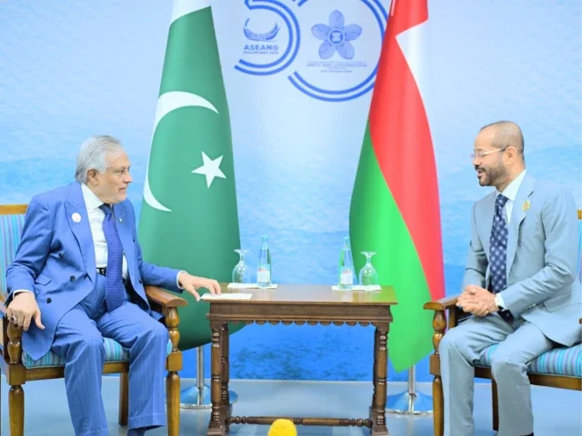 FM Dar, Omani counterpart discuss stronger ties on ASEAN forum sidelines