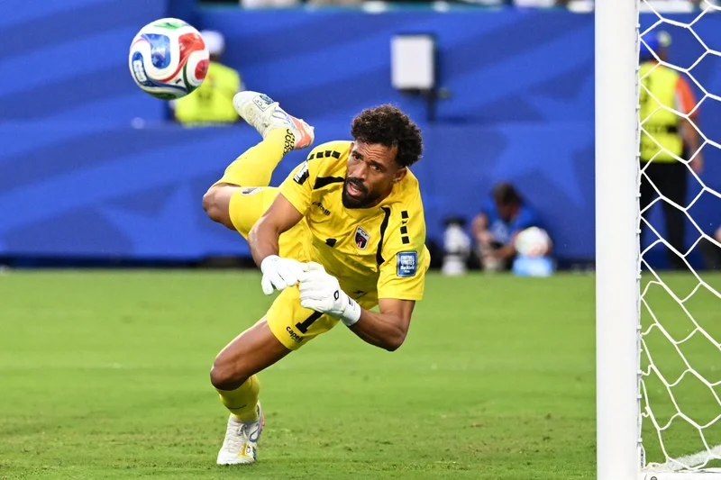 World Cup hero Vozinha forced to ditch famous name in Chile