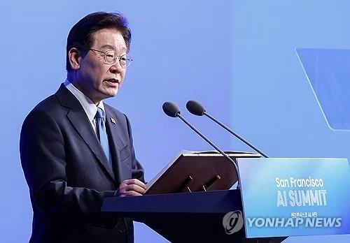 (LEAD) Lee declares vision to make S. Korea leader in AI supply chain