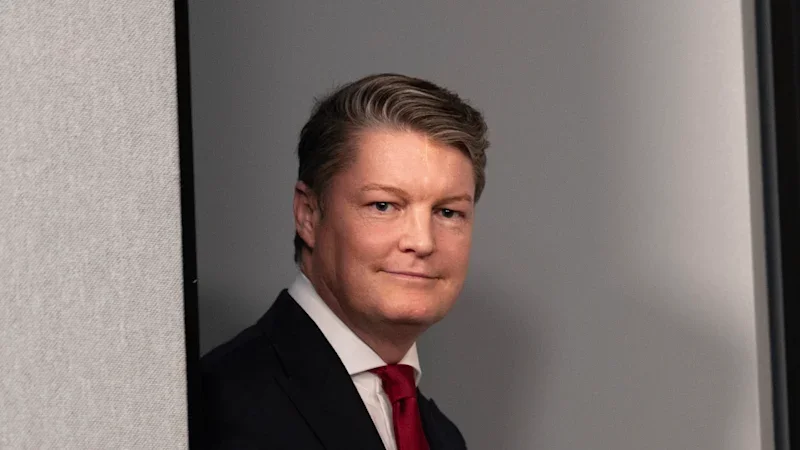 Carroll enlists Labor loyalist to run government ahead of reshuffle