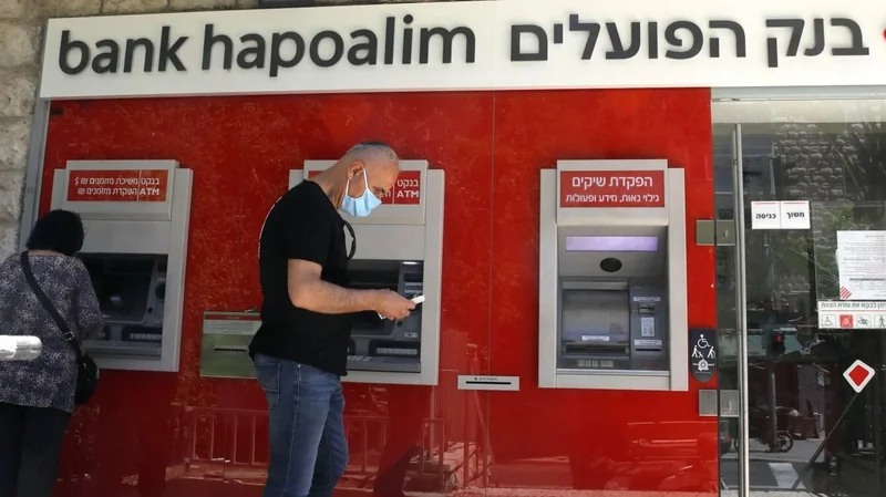Israeli banks set to sever financial links with Palestinian banks, sparking payment fears