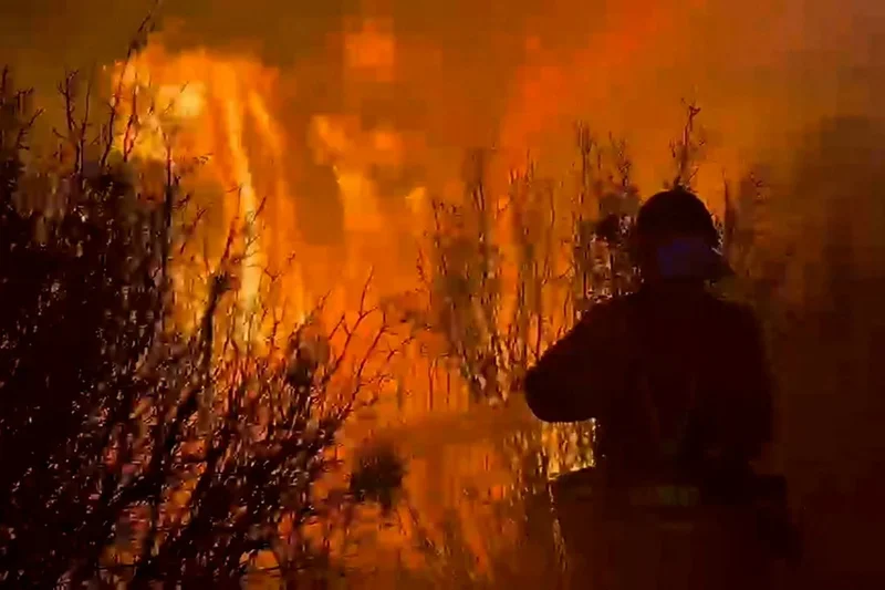 Europe heatwave latest: Wildfires force 20,000 to flee homes in France as Spain burns in 40C heat