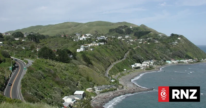 Wellington coastal highway closed between Pukerua Bay and Paekākāriki