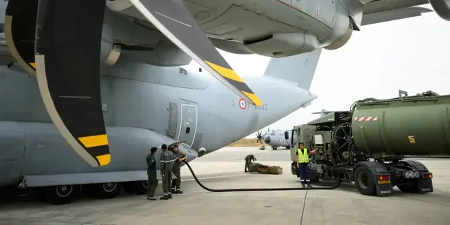 How the A400M military transport plane was converted to fight wildfires in France