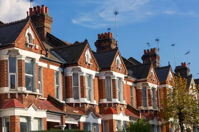 What’s the difference between a self-monitored and fully monitored alarm?