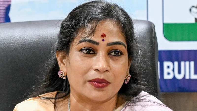 Home Minister Anitha seeks apology from Jagan over alleged misbehaviour with woman SI