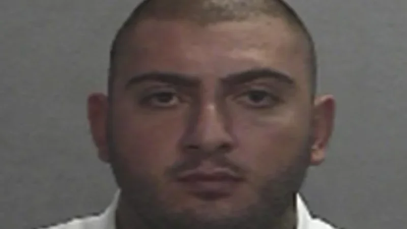Police swoop on wanted bikie at Sydney airport