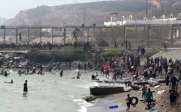 Spanish PM heads to border enclave over migrant influx