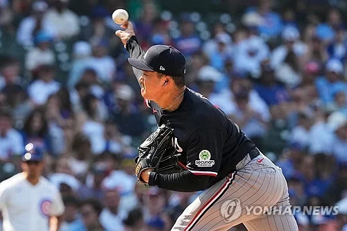 Minor league pitcher Go Woo-suk suspended 10 games over illegal substance in glove