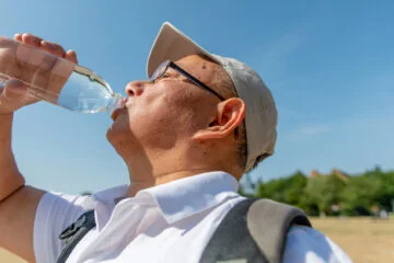Weather warnings issued as temperatures set to hit 35C