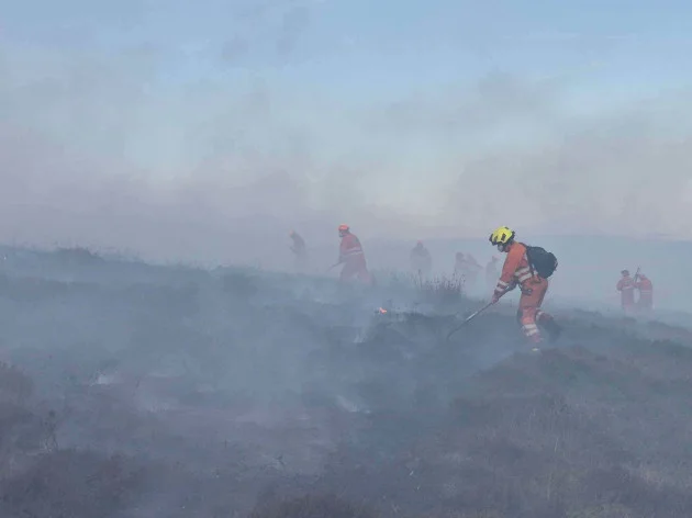 Emergency services contain mountain fires in Waterford and Tipperary