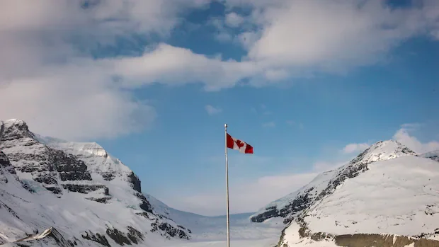3 Canadian Armed Forces members injured after falling into crevasse at Jasper National Park