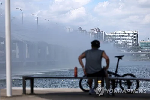 Heat wave warning issued for most of Seoul