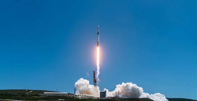 SpaceX launches 21 communications satellites for the Space Development Agency