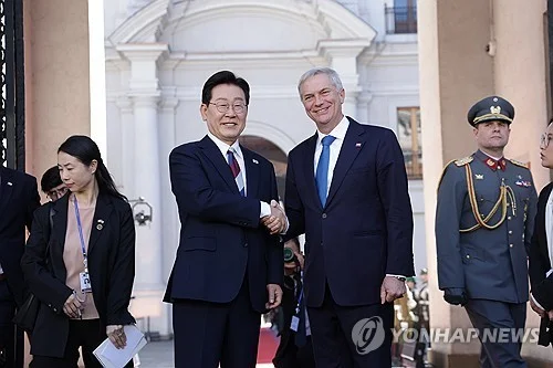 Lee says S. Korea, Chile will reactivate committee to negotiate modernizing FTA