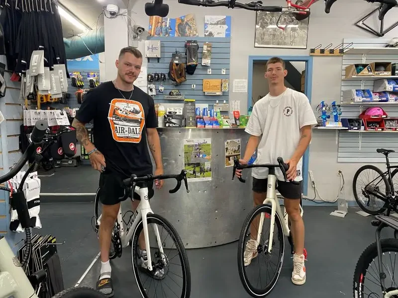 Charity cyclists to resume cross-country trek after bikes stolen in Winnipeg