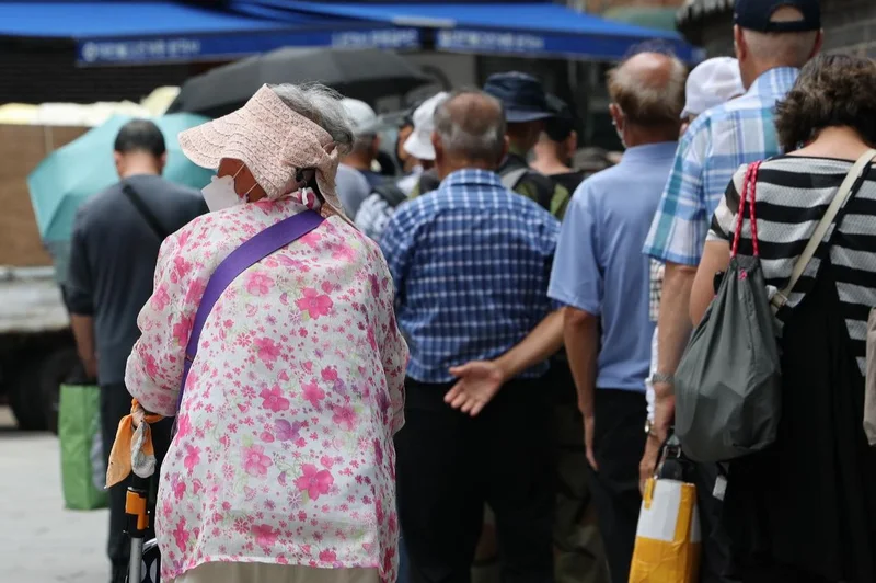 Adults aged 65 and older make up 44% of basic livelihood security recipients